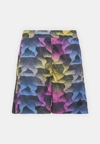Pantaloni corti atletici in rete con un vivace motivo astratto nei colori viola, blu, giallo e nero. Include un piccolo logo nero di lato.