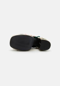 Koi Footwear BOLEYN'S REVENGE BEJEWELLED  - Platåsko - royal green