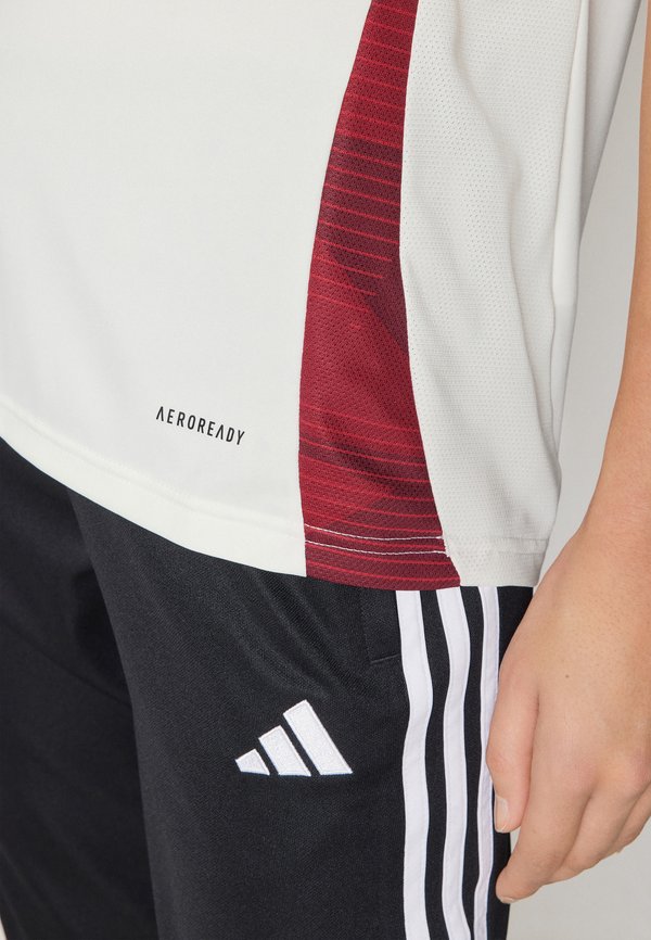 MANCHESTER UNITED TIRO 24 - Club wear2