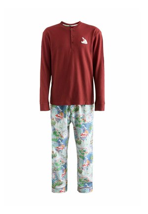 Punainen ribbipintainen pitkähihaisessa paidassa on kolme nappia ja valkoinen logo. Siniset pyjammahousut, joissa on värikkäitä lomateemoja, kuten puita, lumiukkoja ja hahmoja.