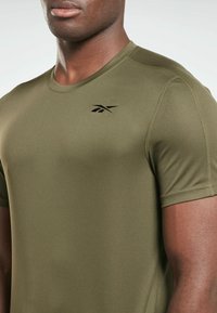 Reebok SS TECH - Spordi T-särk - green