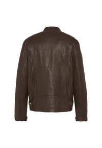 Giacca in pelle marrone con una texture morbida, design aderente e un dettaglio con fibbia regolabile in vita. Nessun marchio visibile.