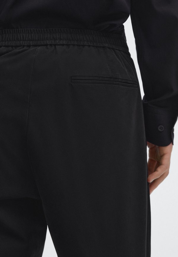 JOGGER FIT - Trousers2
