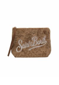 Pochette marrone con zip, decorata con borchie a stampa leopardata e la scritta "Saint Barth" in strass sulla parte anteriore.
