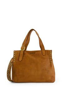 Hellbraune Ledertasche mit zwei oberen Griffen und einem abnehmbaren Schultergurt. Ausgestattet mit goldfarbenen Beschlägen und dekorativen Nieten entlang einer Seite.