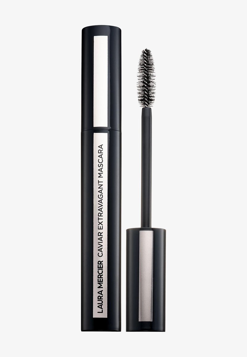 Schwarze Mascara-Tube mit einem eleganten Design, ausgestattet mit einem silbernen Streifen und einem Kunststoffapplikator mit Borsten für die Anwendung.