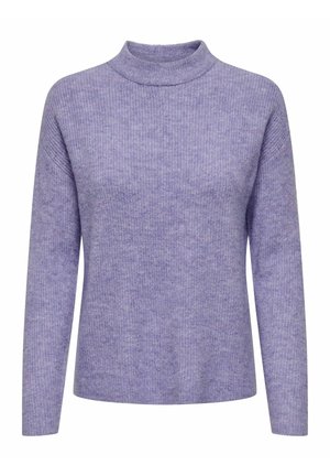 Pull en laine lavande, texture côtelée, col montant, longues manches, tissu doux, coupe légèrement ample, design minimaliste, sans embellissements visibles.