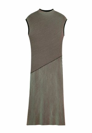 Sukienka bez rękawów, do kolan, z diagonalnymi i pionowymi czarno-białymi paskami, z okrągłym dekoltem i czarną lamówką na krawędziach.