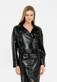 LIU JO GLOSSY BIKER  - Kunstnahast jakk - black