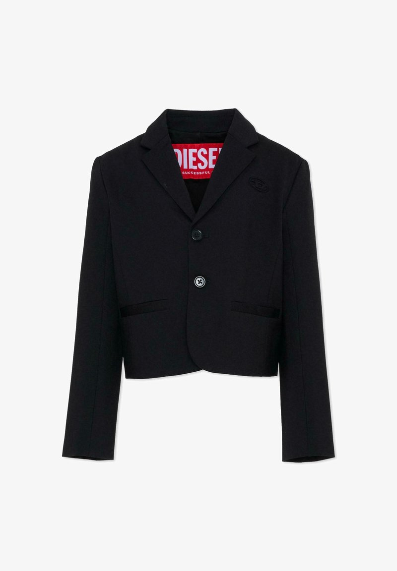 Blazer noir court au design formel, avec un col à revers cranté, deux boutons et deux poches avant. Logo visible sur le revers.