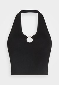 Top cropped preto com decote halter e textura canelada, apresentando um decote em V profundo e um destaque circular dourado no centro do decote.