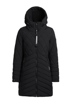 Giubbotto imbottito nero trapuntato con cappuccio, chiusura frontale con zip e cuciture diagonali. Presenta due tasche laterali e un anello con logo sulla zip.