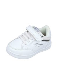 Zapatilla blanca con parte superior de cuero liso y malla, que incluye una correa de Velcro, cordones, perforaciones sutiles y un interior acolchado.