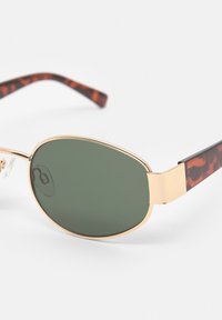 PULL&BEAR WITH WIDE TEMPLES  - Sončna očala - gold coloured