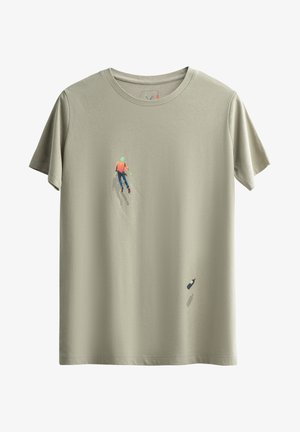 Korte mouwen, licht kaki katoen t-shirt met een kleurrijke grafische print van een figuur en een fles. Zachte textuur, ontspannen pasvorm.