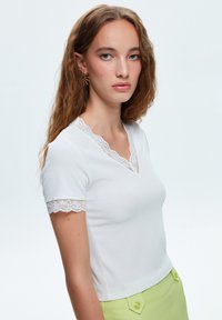 adL DETAILED SHORT SLEEVE  - Camicetta - white
