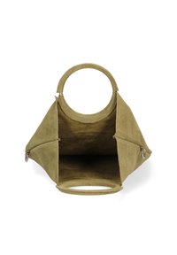 Borsa a mano in suede verde con manico circolare e un interno aperto e spazioso. Presenta un design strutturato e un materiale morbido e texturizzato.