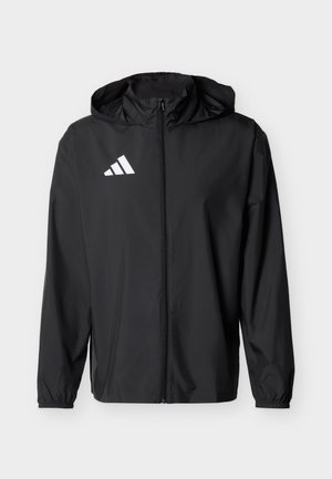 Svart lettvekts sportjakke med hette, hel glidelås foran, elastiske mansjetter og hvit Adidas-logo på venstre bryst.