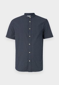 Camisa de manga corta en azul marino con un patrón de diamantes, que cuenta con un cuello abotonado y botones blancos en la parte delantera.