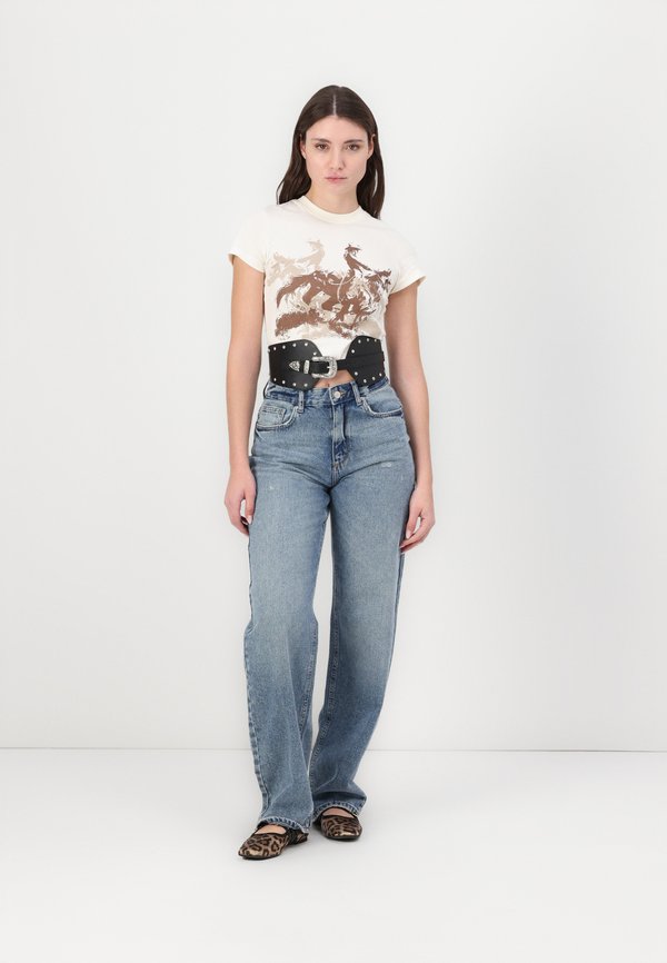ONLELLA STRAIGHT - Relaxed fit jeans3