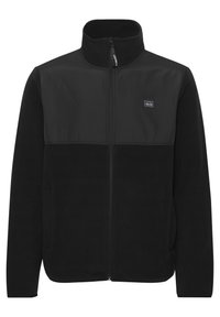 Sort fleecejakke med fuld lynlås, høj krave, to sidelommer og et lille rektangulært logo på den øverste venstre bryst.