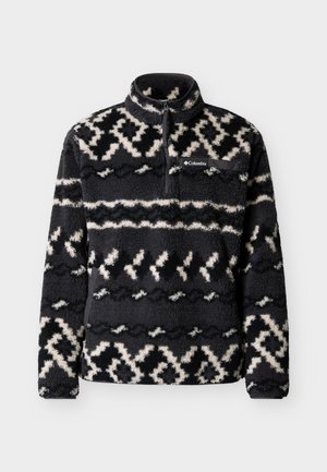 Schwarz-weiß gemusterter Fleece-Pullover mit Halbreißverschluss und hohem Kragen, ausgestattet mit einer schwarzen Brusttasche mit Logodetail.