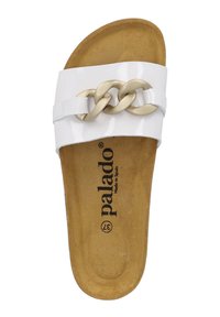 Sandalo in patinato bianco con un accento di catena dorata sulla fascia, soletta contornata color nocciola e testo del logo nero. Design piatto con punta aperta.