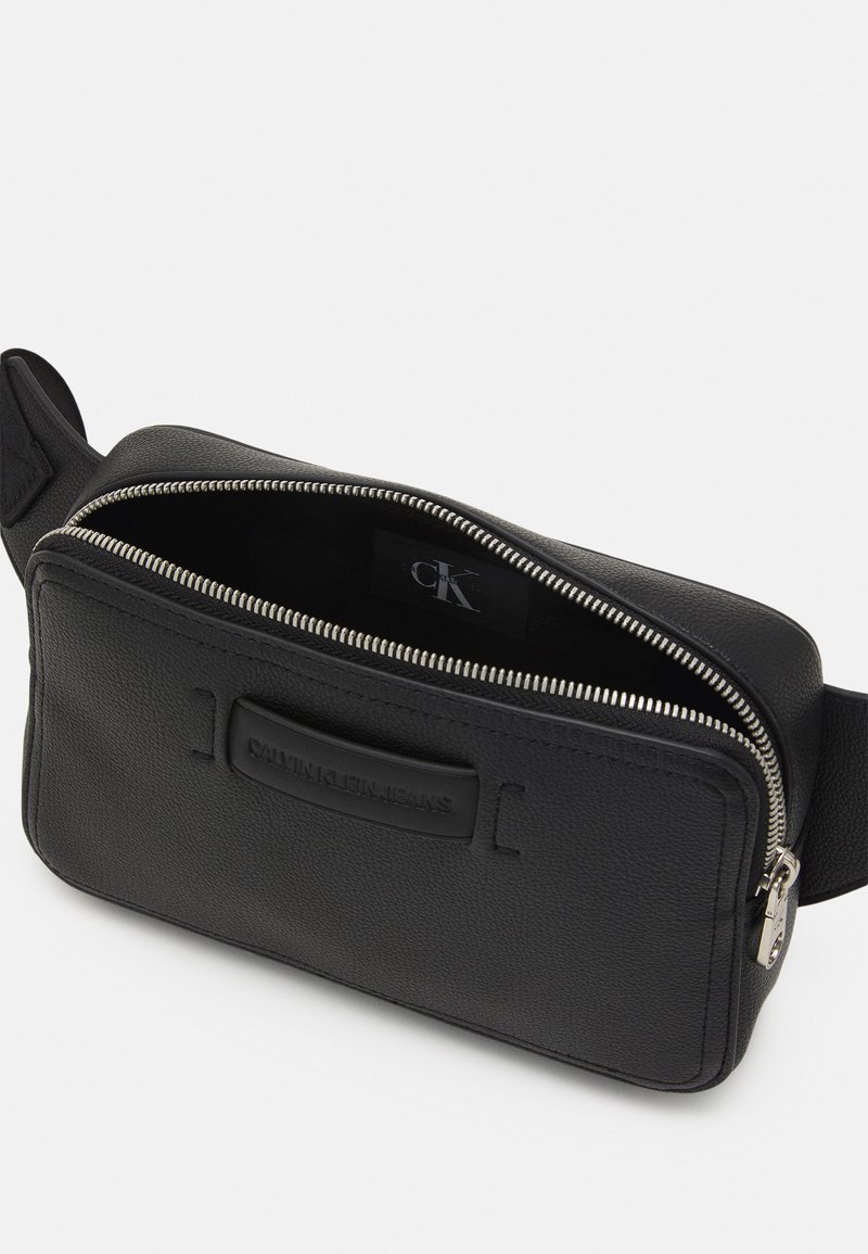 Descubrir 75+ imagen calvin klein waist bag Thptnganamst.edu.vn