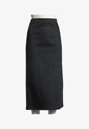 Jupe midi noire taille haute, coupe droite, design minimaliste et petit logo triangulaire en haut à droite.