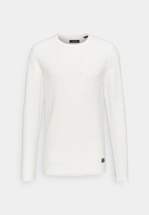 Hvid langærmet T-shirt med rund hals og subtil horisontal ribstrikket tekstur samt lille sort label nær den nederste kant.
