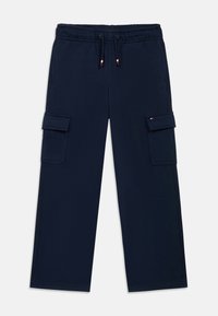 Ναυτικού μπλε cargo παντελόνια κατασκευασμένα από μαλακό ύφασμα, με ελαστική μέση, δύο πλαϊνές τσέπες και μία τσέπη με πατούρα σε κάθε πόδι.
