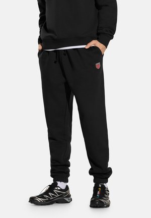 - Spodnie treningowe