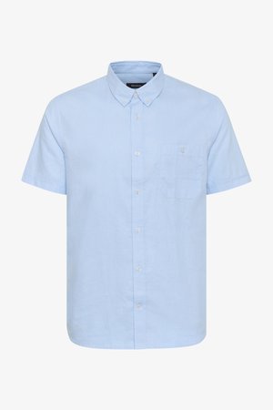 Gaišzils īsajām piedurknēm krekls ar pogām, izgatavots no kokvilnas, ar krūšu kabatu un klasisku apkakles dizainu. Gluda tekstūra, vienkrāsains.