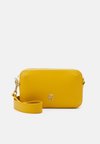 CHIC CAMERA BAG - Torba preko tijela - city yellow