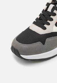 Levi's® OATS REFRESH - Tossud - regular black