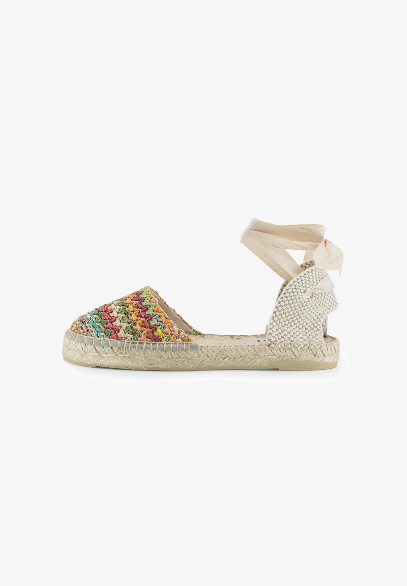 Espadrille intrecciata colorata con motivi multicolori sulla punta, retro intrecciato beige e nastri per la caviglia di un leggero beige. Suola piatta in fibra di juta.