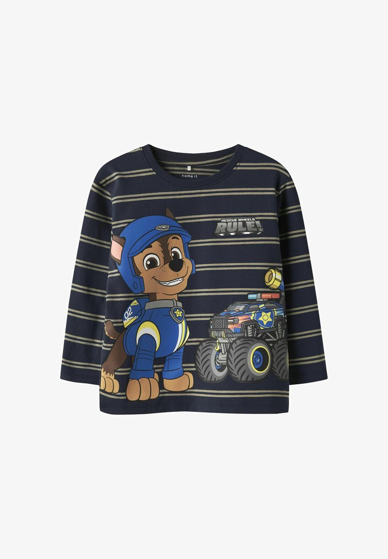 Camiseta de manga larga azul marino con un perro de dibujos animados y un Monster Truck. Rayas horizontales y acentos gráficos brillantes. Tejido de algodón suave.