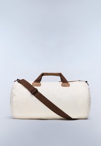 Duffel taske i cremefarvet canvas med brune stofhåndtag og justerbar skulderrem. Har lynlåslukning og ruskindsdetaljer på håndtagene.