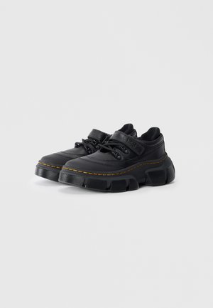 Uvrstitev 11: Dr. Martens - Obutev z vezalkami