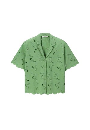 Groen kortemouwen bloesje met knopen, geschulpte randen en gehaakte bloemenpatronen.