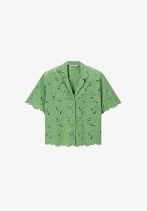 Groen kortemouwen bloesje met knopen, geschulpte randen en gehaakte bloemenpatronen.