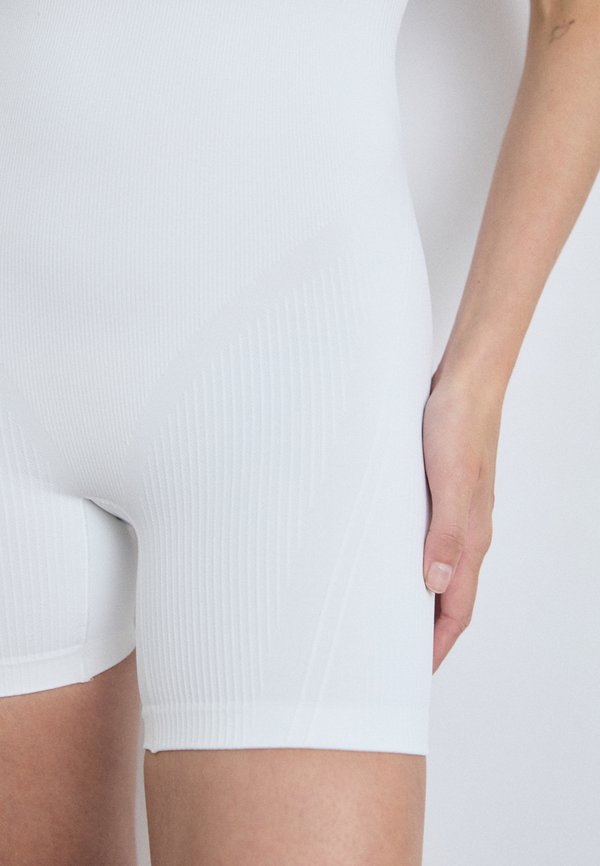 SHAPEWEAR SEAMLESS SHAPING BODY BRIEFER - Body2