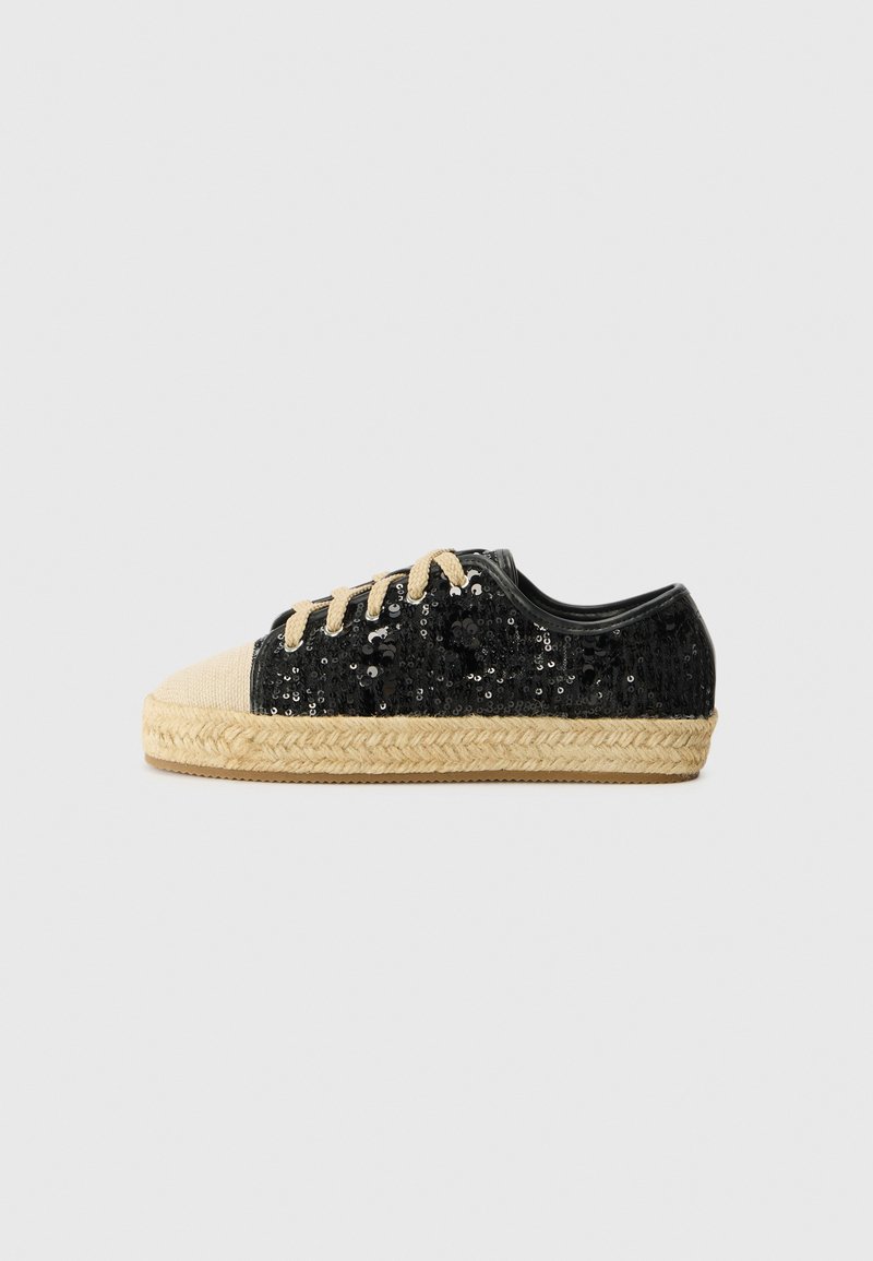 Black sequin sneaker with a beige woven jute sole. Features a rounded toe and light beige laces, combining textured fabric and soft materials.