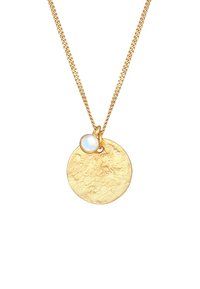Goldene Halskette mit einem strukturierten, runden Anhänger und einem kleinen irideszierenden Akzent. Das Ketten-Design ist einfach und zart und unterstreicht die Eigenschaften des Anhängers.