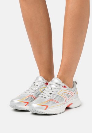 Even&Odd, Baskets basses - silver-coloured