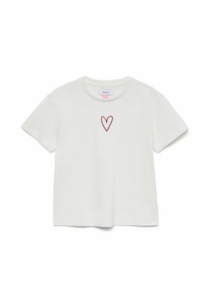 Wit T-shirt met korte mouwen en een ronde hals en een klein rood hartomtrekje in het midden van de borst.