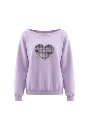 Lilla langærmet sweatshirt med rund halsudskæring og et hjerteformet ternet lap foran med dekorativ tekst og pynt.