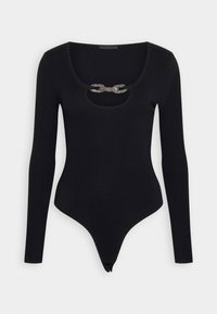 Czarny bodysuit z długim rękawem i dekoltem w serek, z dekoracyjnym akcentem ze srebrnego metalu na piersi oraz dopasowanym krojem.