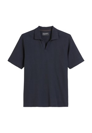 Polo shirt a maniche corte ribbed color blu navy con colletto piatto e una parziale chiusura a bottoni. Tessuto morbido e vestibilità rilassata.