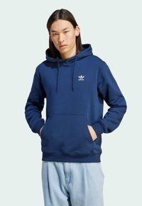 adidas Originals ESSENTIAL - Felpa con cappuccio - night indigo